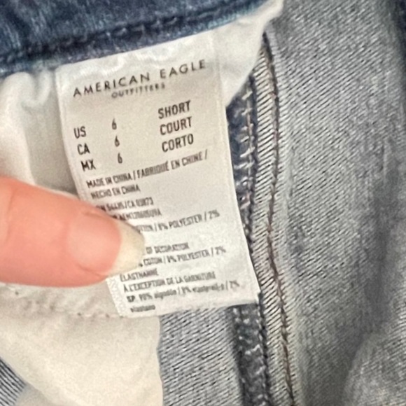 American Eagle distressed holy jeans - next level stretch size 6 short - Picture 4 of 4